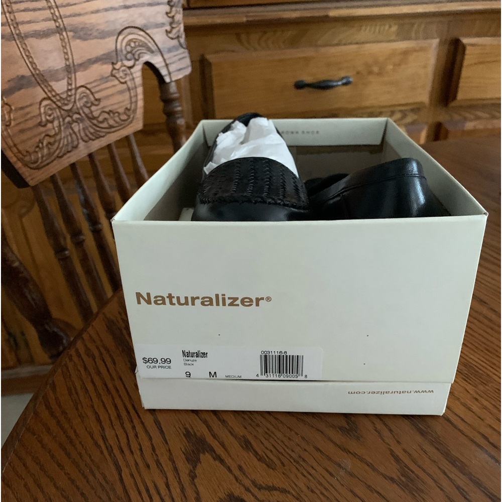 Naturalized Size 9 Women’s Denure slip on with small wedge